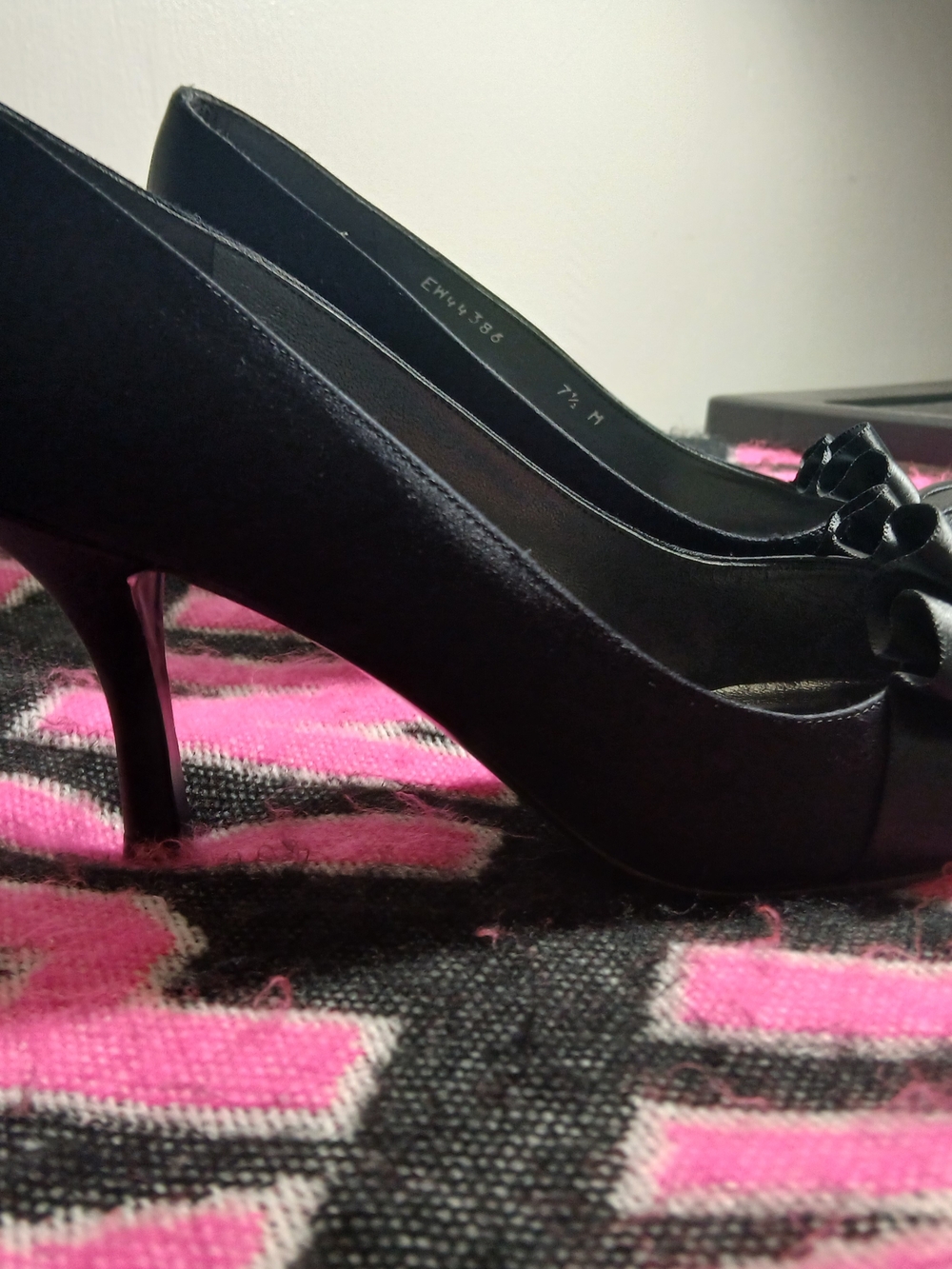 Stuart Weitzman Gigiritz Black Satin Peep-Toe Pumps Ruffle Detail 7.5 EUC! - Picture 11 of 11